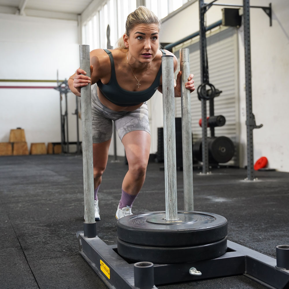 Affenhand Gewichtsschlitten – Lidia im Hyrox Push Training