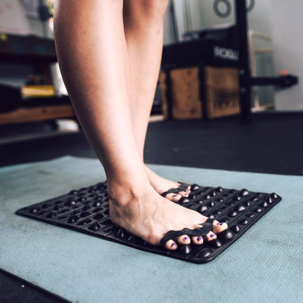 The Toe Spacer hat auch eine Matte wie Kieselsteine